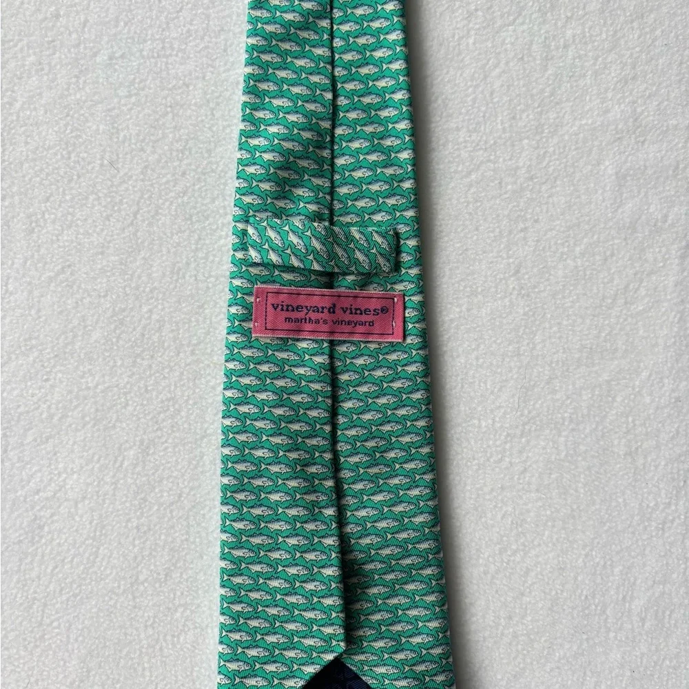 Vineyard Vines Teal Fish Design Tie